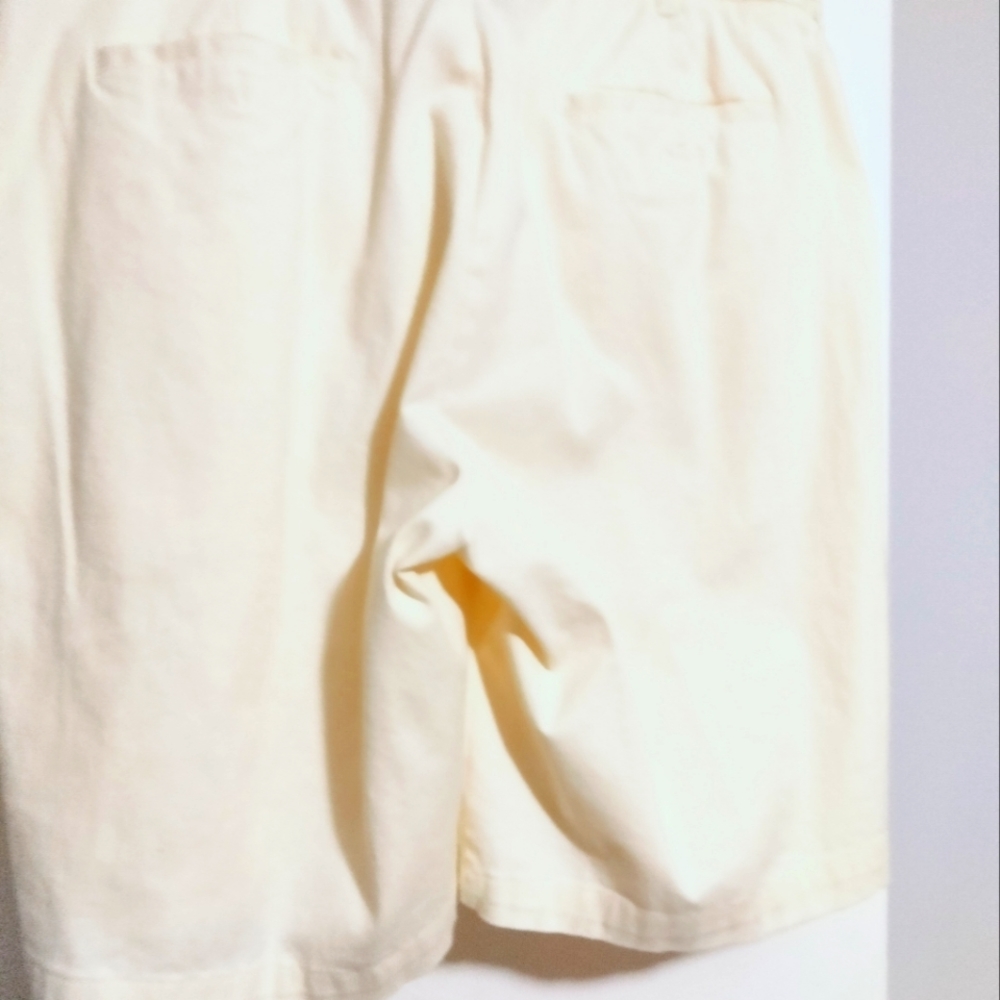 Men's sz 38 shorts in like new condition